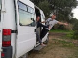 Zwei Van-Reisende in Griechenland