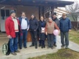 Peter Reichl hilft einer ukrainischen Familie auf der Flucht